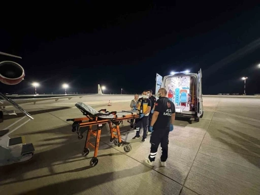 Endonezya&rsquo;da kaza ge&ccedil;iren T&uuml;rk vatandaşı ambulans u&ccedil;akla T&uuml;rkiye&rsquo;ye getirildi
