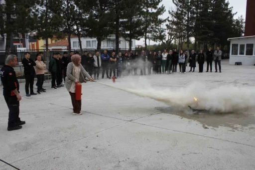 Engelli bakım merkezi personeline afet ve yangın eğitimi verildi
