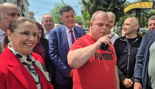 Engellilerin y&uuml;r&uuml;y&uuml;ş&uuml; down sendromlu Deha&rsquo;nın telsiz anonsuyla başladı
