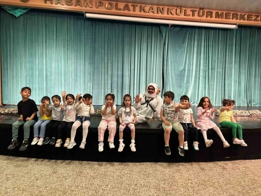 Engelsiz Kreş’te tiyatro mutluluğu
