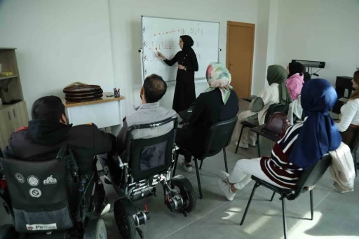 Engelsiz Yaşam Merkezi’nde dezavantajlı bireyler sosyal ve kültürel faaliyetlerle destekleniyor
