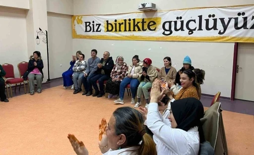 Engelsiz Yaşam Merkezi sakinlerine t&uuml;rk&uuml; ziyafeti
