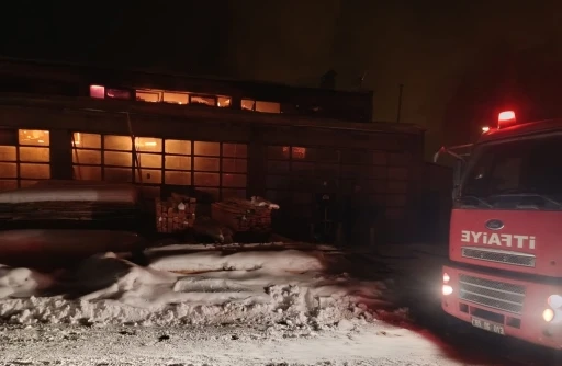 Erciş&rsquo;te iş yeri yangını
