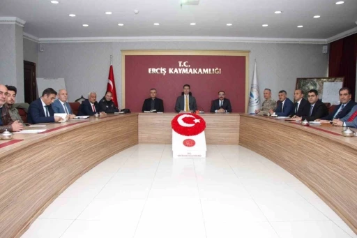Erciş’te &quot;Uluslararası İnci Kefali Göçü Kültür ve Sanat Festivali&quot; hazırlık toplantısı yapıldı
