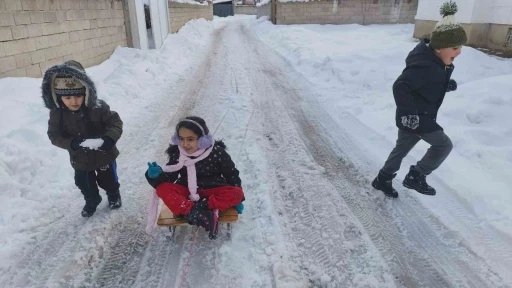 Erciş&rsquo;te yoğun kar yağışı
