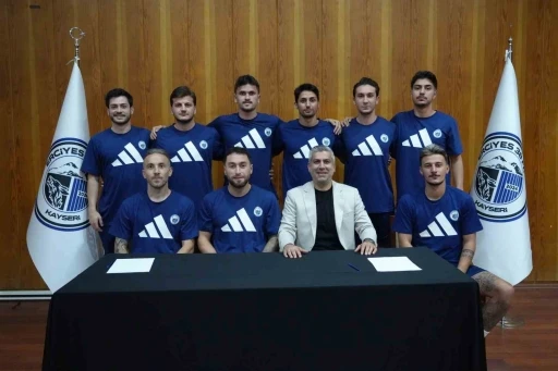 Erciyes 38 FK&rsquo;dan, Bolu kampında 11 yeni transferi i&ccedil;in imza t&ouml;reni
