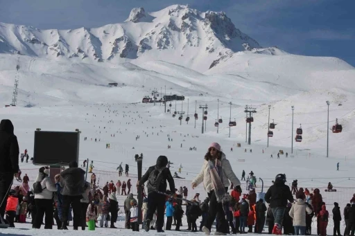 Erciyes&rsquo;e s&ouml;mestir bereketi: 1.4 milyon turist ziyaret etti
