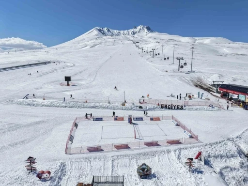 Erciyes&rsquo;te kar voleybolu heyecanı başlıyor
