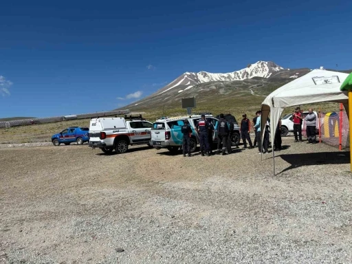Erciyes&rsquo;te rahatsızlanarak mahsur kalan 3 kişi kurtarıldı
