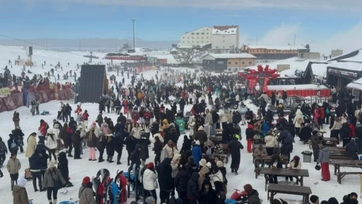 Erciyes&rsquo;te ziyaret&ccedil;i hedefine sezon bitmeden ulaşıldı
