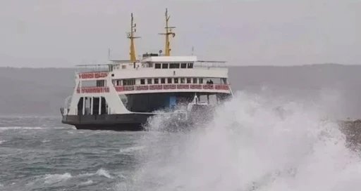 Erdek’te feribot seferleri iptal edildi
