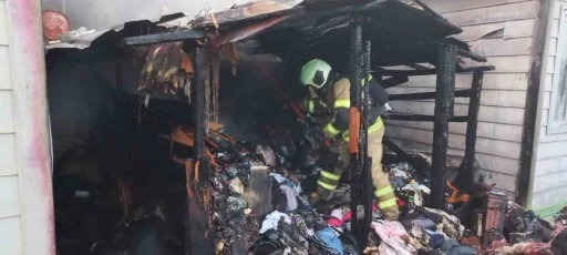 Erdek’te yangın: Konteyner ev kullanılamaz hale geldi
