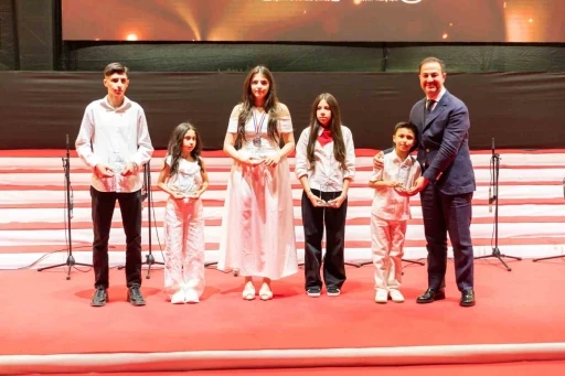 Erdem Koleji&rsquo;nde mezuniyet heyecanı
