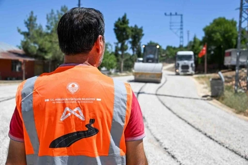 Erdemli kırsalındaki yollar yenileniyor

