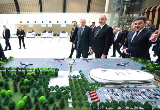 Erdoğan, Laçın Uluslararası Havalimanı ve Kelbecer-Laçın otoyolunda incelemelerde bulundu
