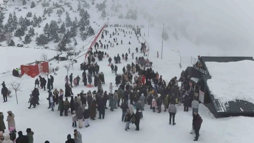 Ergan Kayak Merkezi s&ouml;mestirde doldu taştı
