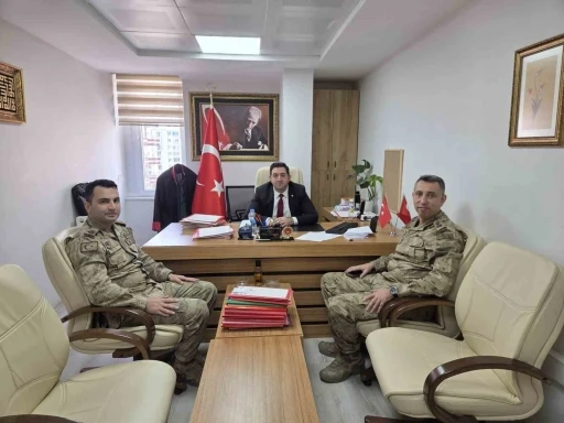 Ergani Sulh Ceza Hakimi Tosunoğlu, tabur ve ilçe jandarma komutanını ağırladı
