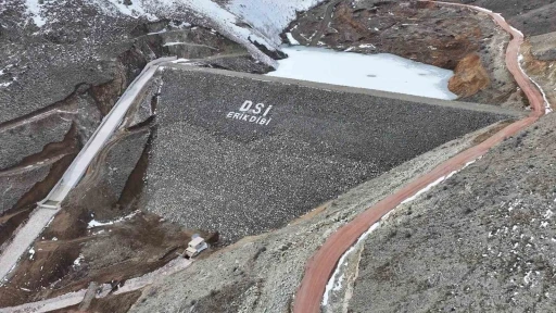 Erikdibi G&ouml;leti inşaatında &ccedil;alışmalar s&uuml;r&uuml;yor
