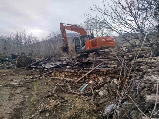 Ermenek&rsquo;te &ccedil;ıkan yangında ev tamamen kullanılamaz hale geldi
