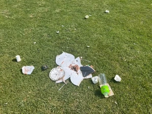 Ertuğrul Gazi Tören Alanı’na yakışmayan görüntüler
