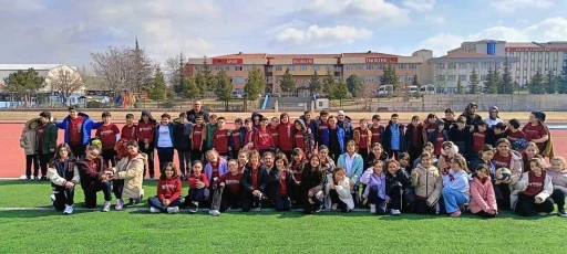 ER&Uuml;&rsquo;de &lsquo;Kamp&uuml;s&uuml;n Neşesi Miniklerle Birlikte Sporla Tanışıyorum&rsquo; etkinliği
