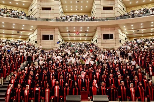 ER&Uuml; Sağlık Hizmetleri Meslek Y&uuml;ksekokulu yeni mezunlarını verdi
