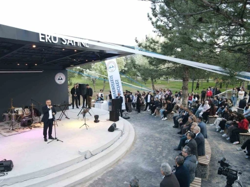 ER&Uuml; sahne muhteşem konserle a&ccedil;ıldı
