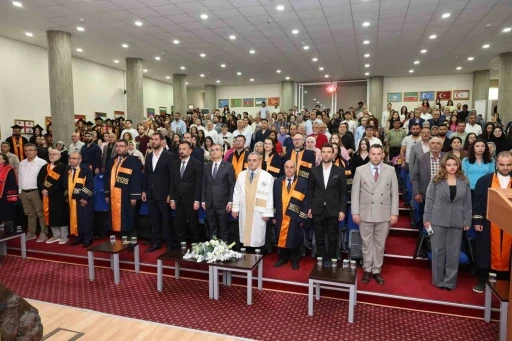 ER&Uuml; Turizm Fak&uuml;ltesi 17. d&ouml;nem mezunlarını verdi
