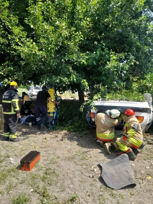 Erzin&rsquo;de otomobil takla attı: 3 yaralı
