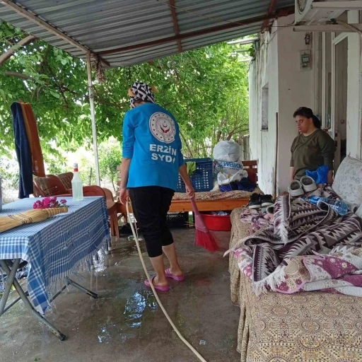 Erzin&rsquo;de yaşlı ve engelli vatandaşlara evde temizlik ve vefa desteği
