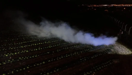 Erzincan&rsquo;da 1450 rakımda don n&ouml;beti: &Uuml;reticiler &uuml;r&uuml;nlerini dumanla korudu
