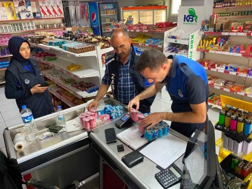 Erzincan&rsquo;da 372 markete eş zamanlı denetim: tarihi ge&ccedil;miş &uuml;r&uuml;nler imha edildi

