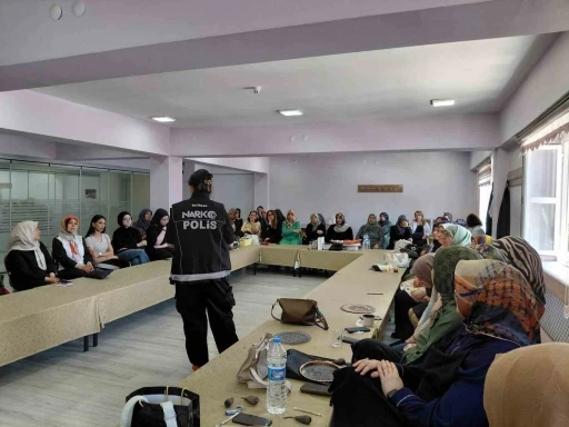 Erzincan&rsquo;da 7 bin 288 kişiye uyuşturucuyla m&uuml;cadele eğitimi verildi
