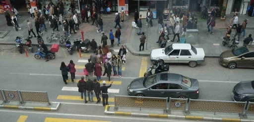 Erzincan&rsquo;da bayram alışverişi yoğunluğu yaşanıyor
