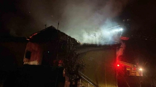 Erzincan&rsquo;da ev yangını
