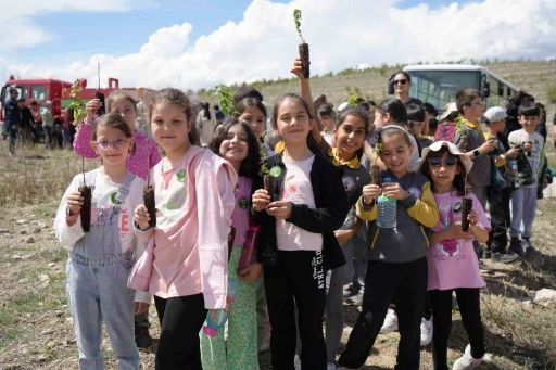 Erzincan’da  fidan dikme şenliği düzenlendi
