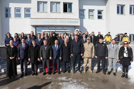 Erzincan&rsquo;da h&uuml;k&uuml;ml&uuml; kadınların el emeği g&ouml;z nuru &uuml;r&uuml;nleri g&ouml;r&uuml;c&uuml;ye &ccedil;ıktı
