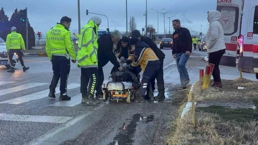 Erzincan&rsquo;da iki ara&ccedil; &ccedil;arpıştı: 2 yaralı
