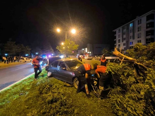 Erzincan&rsquo;da iki otomobil &ccedil;arpıştı: 1 kişi yaralandı
