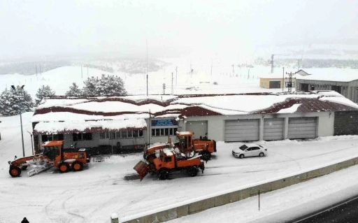 Erzincan&rsquo;da kar ve sis ulaşımı aksattı, iki il&ccedil;ede eğitime ara verildi
