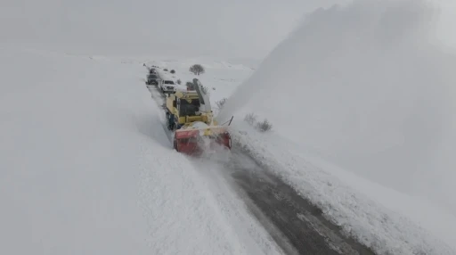 Erzincan&rsquo;da kar ve tipi: 328 k&ouml;y yolu ulaşıma kapandı
