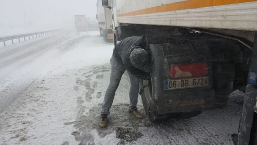 Erzincan&rsquo;da kar ve tipi ulaşımı olumsuz etkiledi
