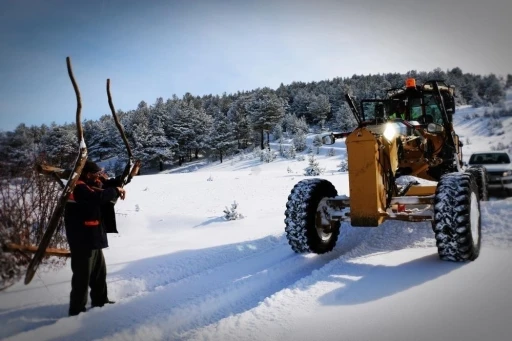 Erzincan&rsquo;da kar ve tipiden 494 k&ouml;y yolu ulaşıma kapandı
