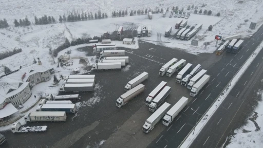 Erzincan&rsquo;da kar yağışı ulaşımı aksattı
