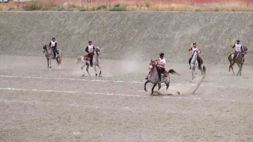 Erzincan&rsquo;da Kul&uuml;pler İl Birinciliği Atlı Cirit m&uuml;sabakaları tamamlandı
