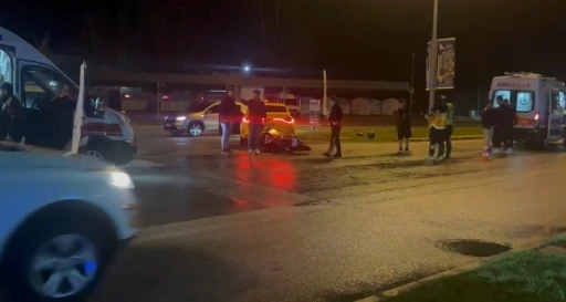 Erzincan&rsquo;da motosiklet ile taksi &ccedil;arpıştı: 2 yaralı
