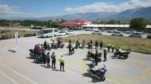 Erzincan’da motosiklet sürücülerine güvenli sürüş eğitimi verildi
