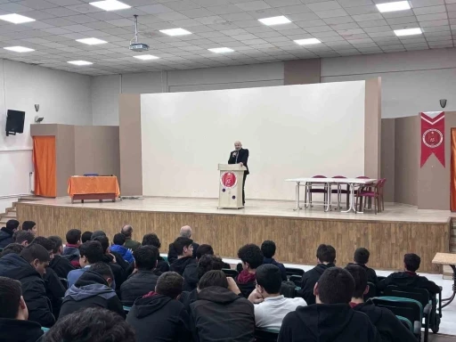Erzincan&rsquo;da &ouml;ğrencilere "Ramazan ve Hayatımıza Yansımaları" konferansı verildi
