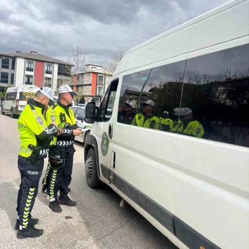 Erzincan&rsquo;da okul &ccedil;evrelerinde g&uuml;venlik uygulaması ger&ccedil;ekleştirildi
