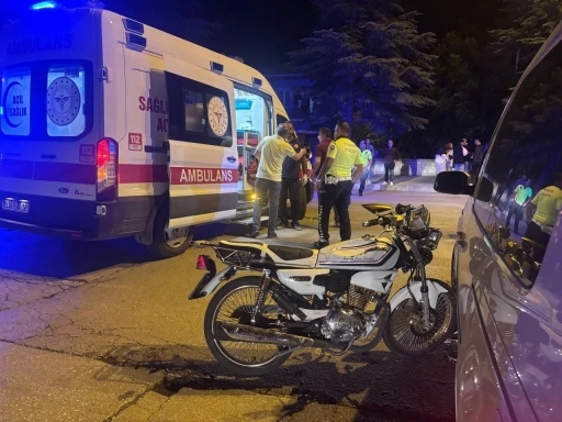 Erzincan&rsquo;da otomobil ile motosiklet &ccedil;arpıştı: 2 yaralı

